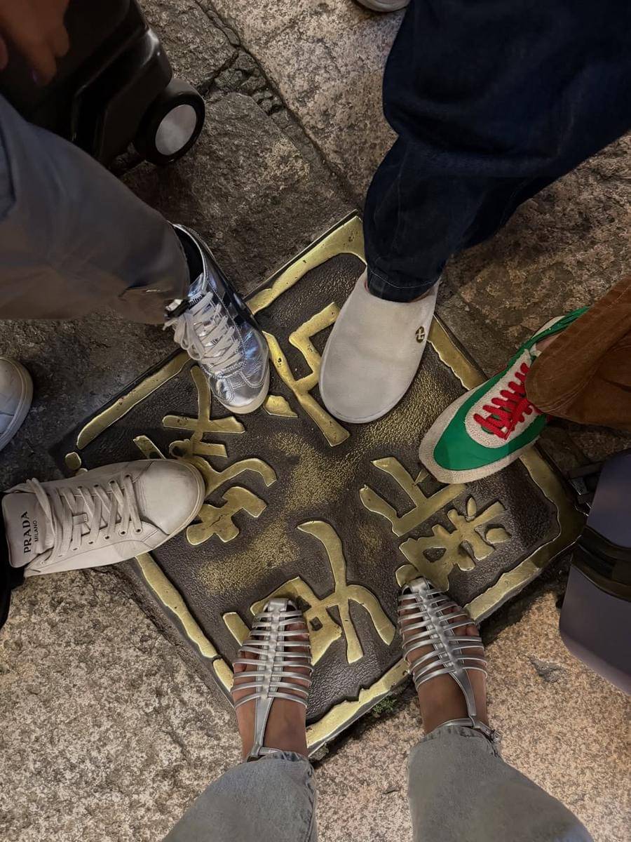 keluarga Meisya Siregar ke museum Bruce Lee