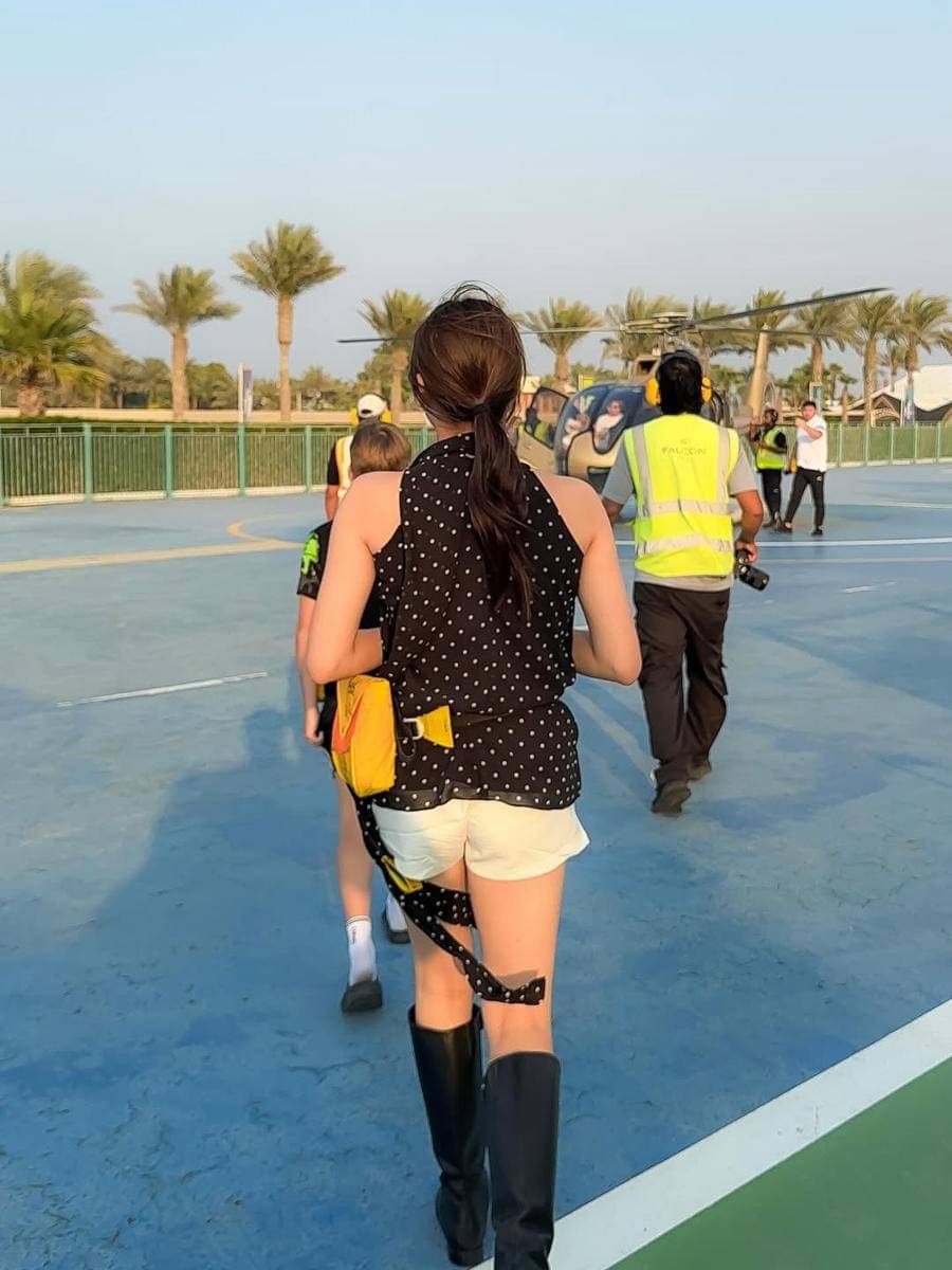 Zee JKT48 naik helikopter di Dubai