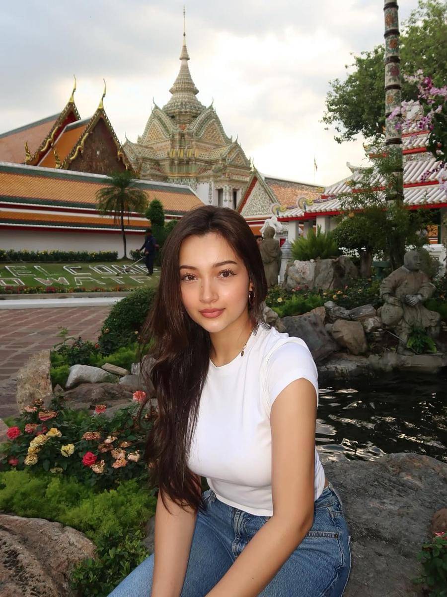 Megan Domani jalan-jalan di Thailand