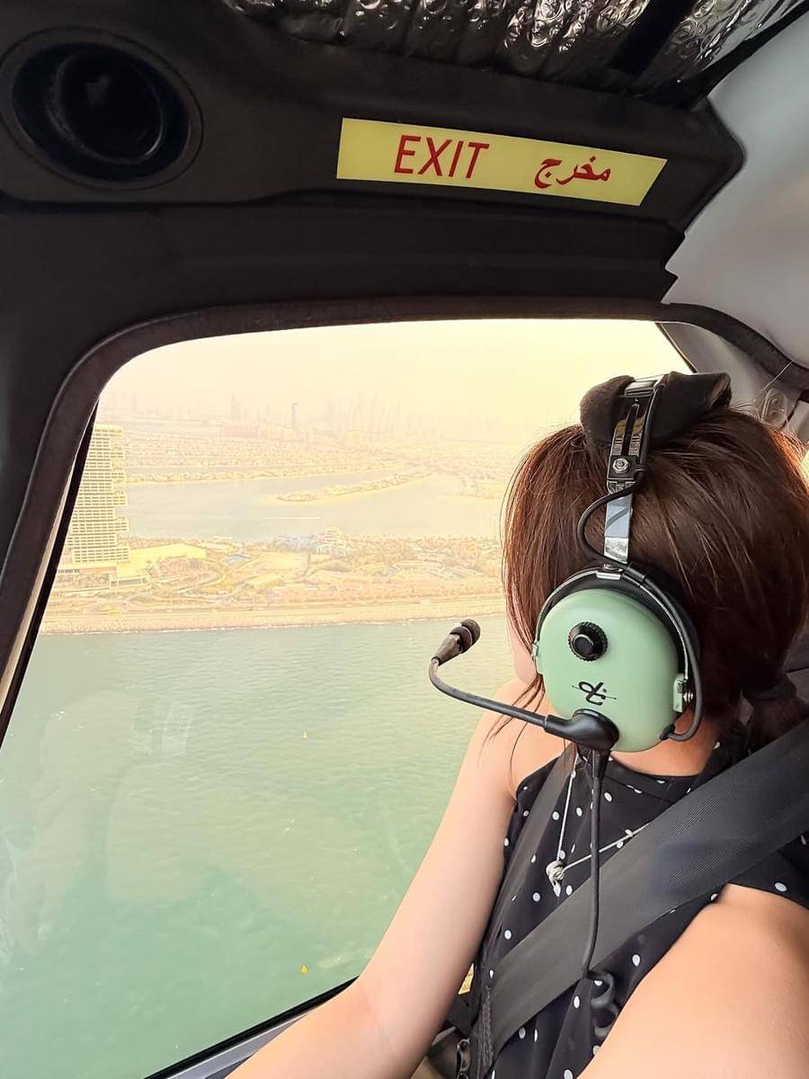 Zee JKT48 naik helikopter di Dubai