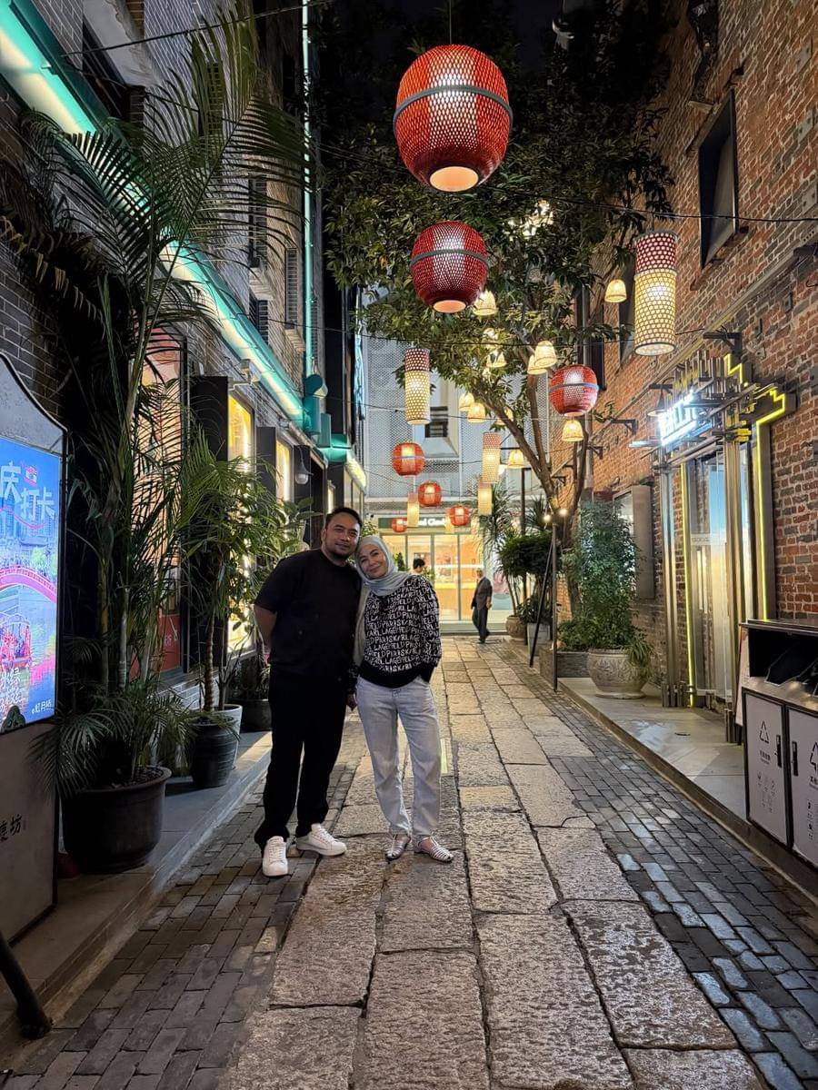 keluarga Meisya Siregar ke museum Bruce Lee