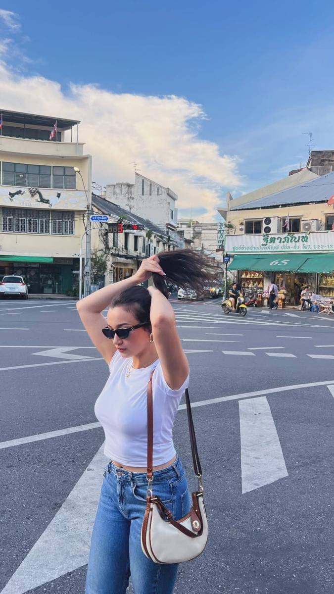 Megan Domani jalan-jalan di Thailand