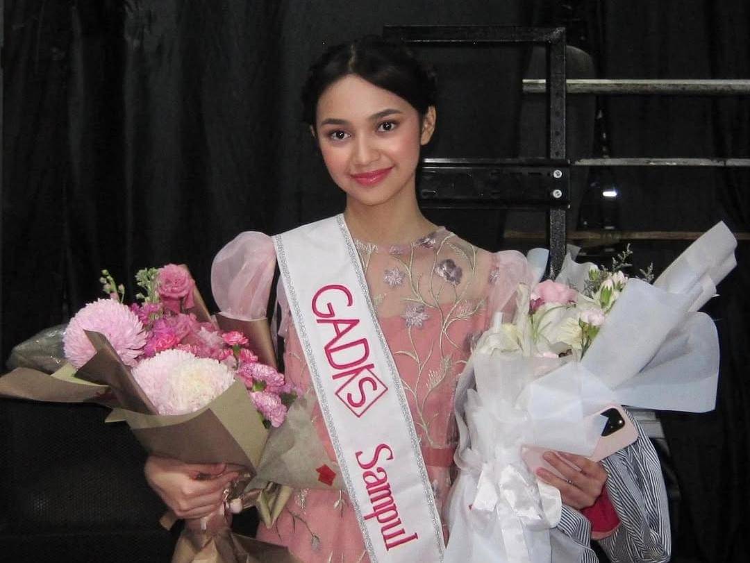 Inspirasi makeup ala Sydney Azkassya