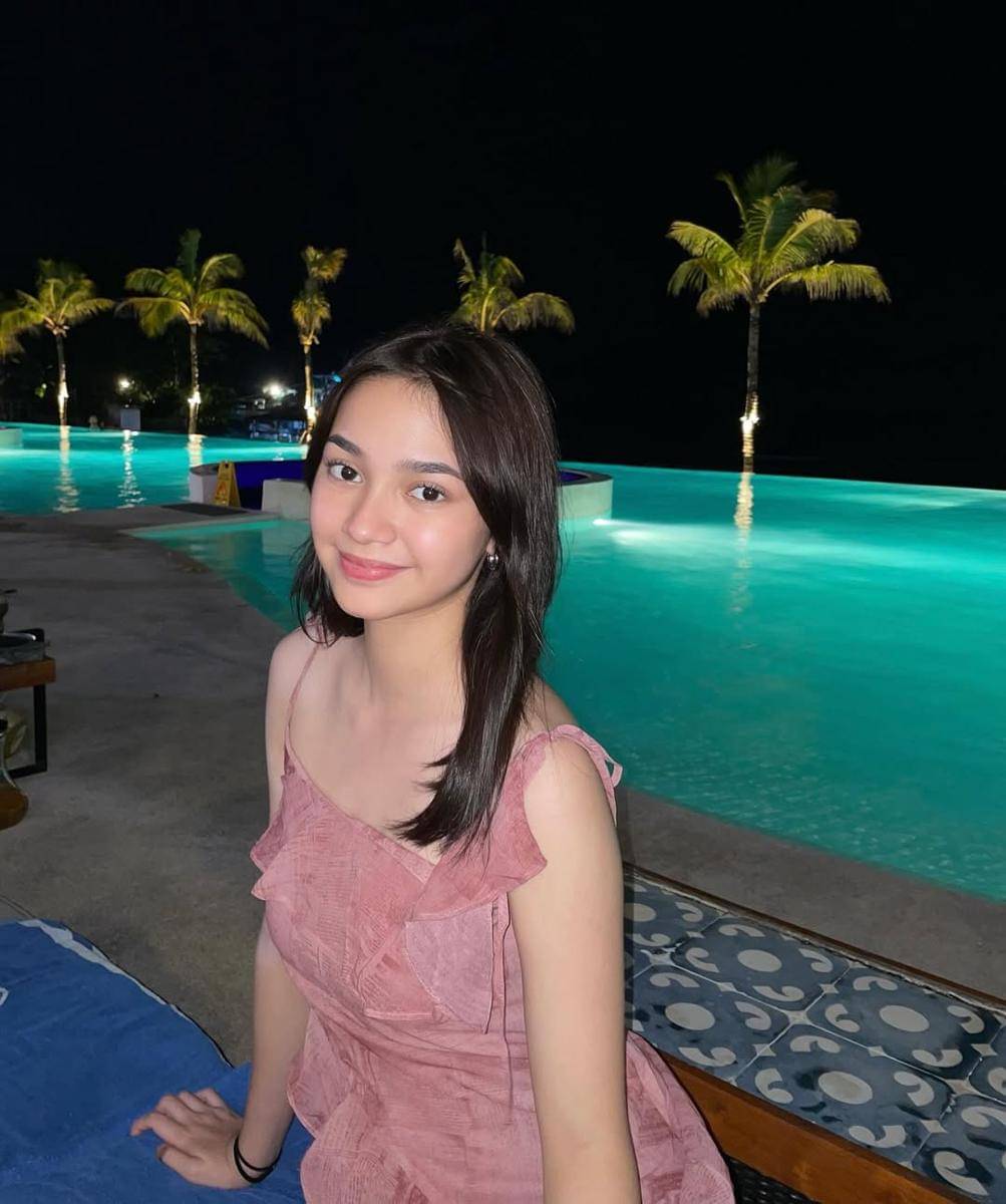 Inspirasi makeup ala Sydney Azkassya