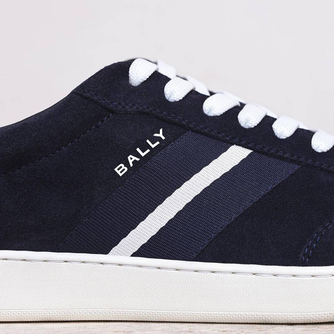 ilustrasi sepatu Bally original