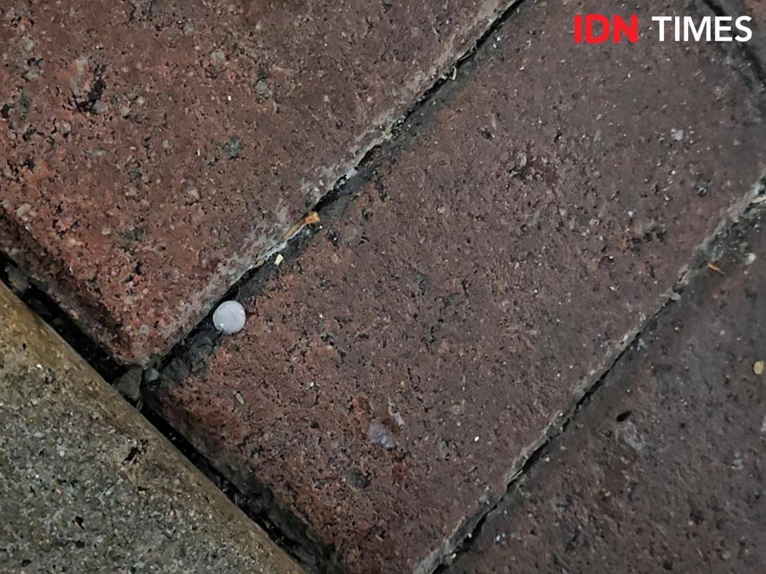 Hujan es di wilayah Kabupaten Tangerang