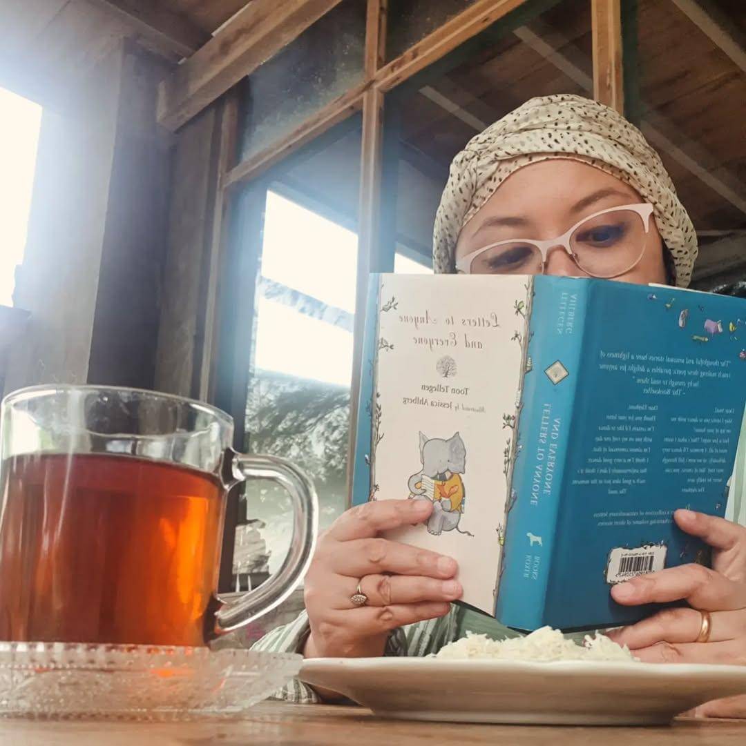 Time reading a book is time well spent. Apalagi ditemani secangkir teh dan canai hangat made wi.jpg