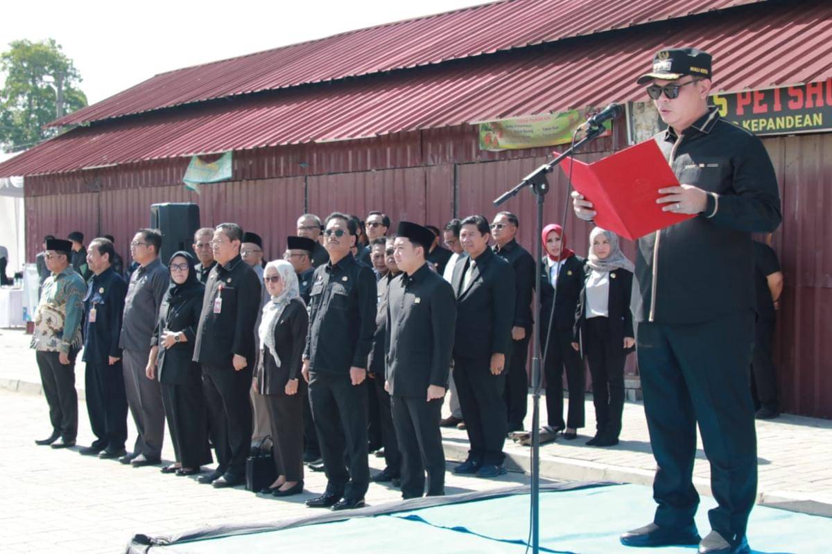 Pelantikan ratusan pegawai Pemkot Serang