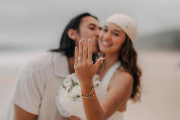 Hana Malasan Dilamar Sean Gelael (instagram.com/hanamalasan)