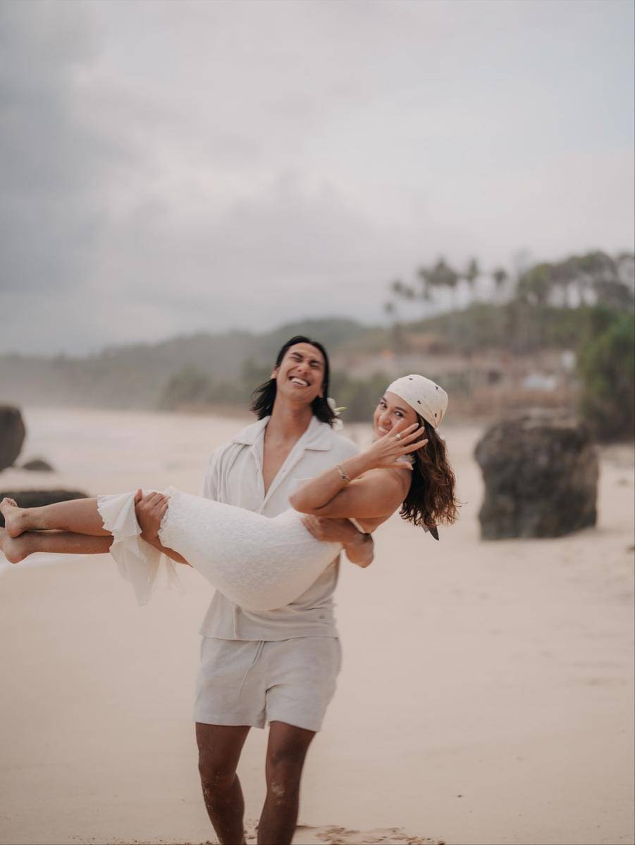 Hana Malasan Dilamar Sean Gelael (instagram.com/hanamalasan)