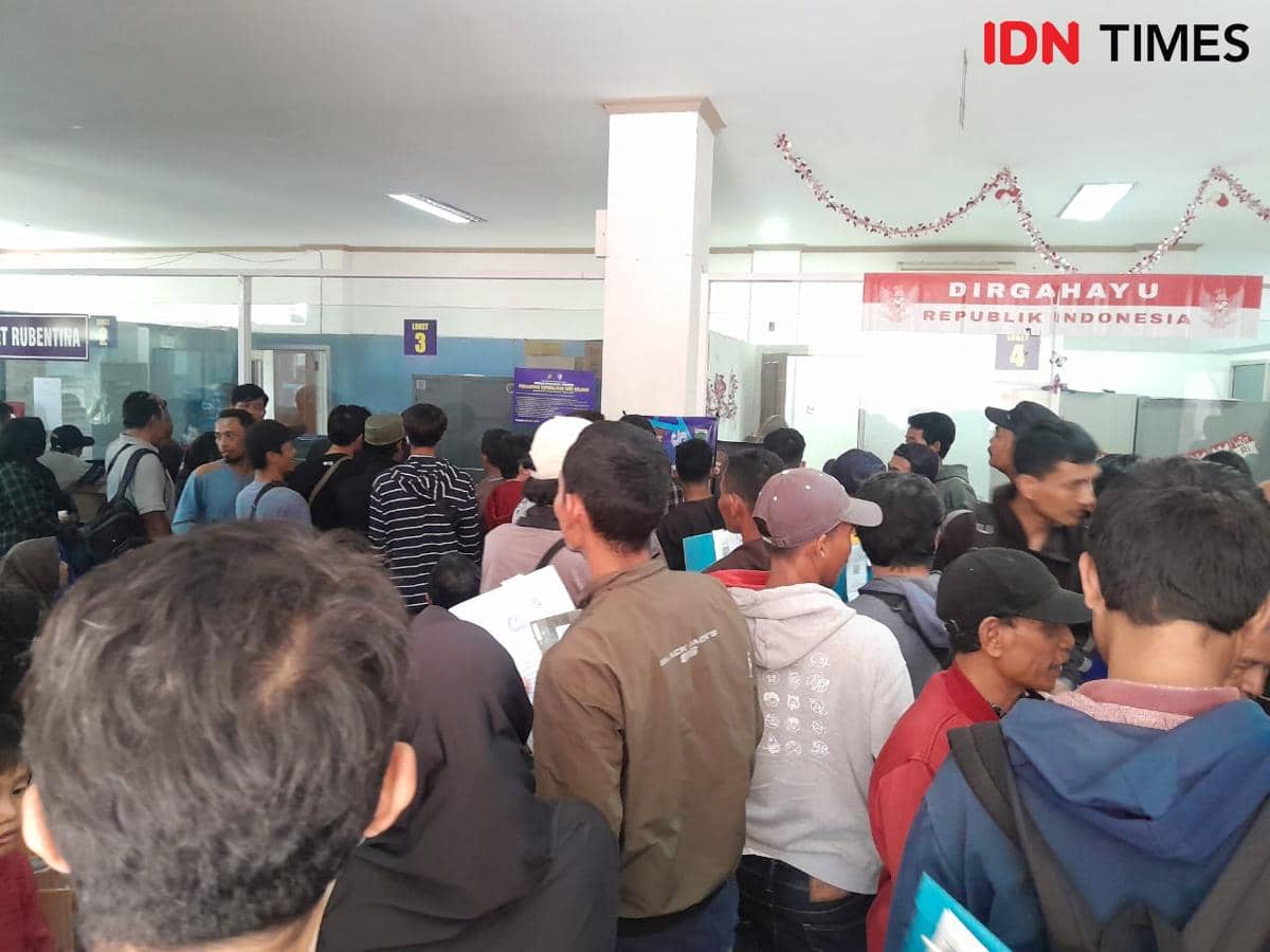Hari terakhir pemutihan pajak, warga padati Samsat Serang (Dok. Khaerul Anwar)