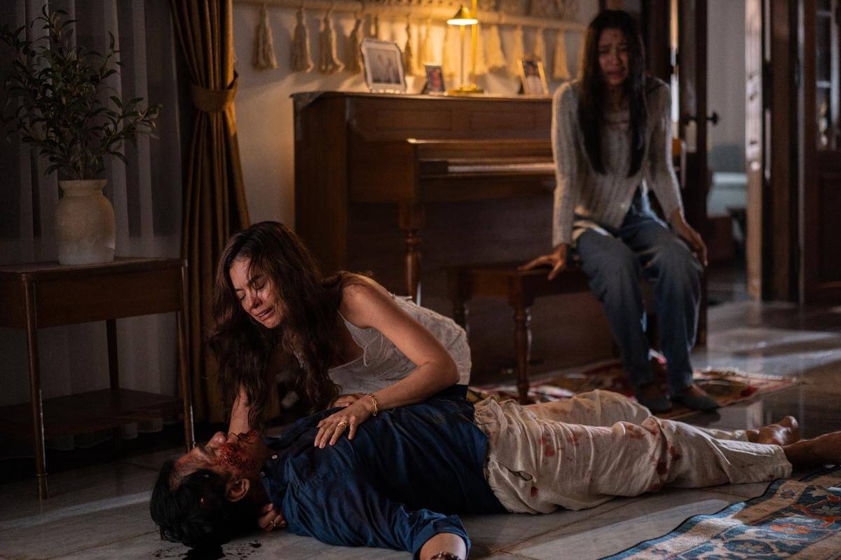 Still cut film Indonesia Abadi Nan Jaya