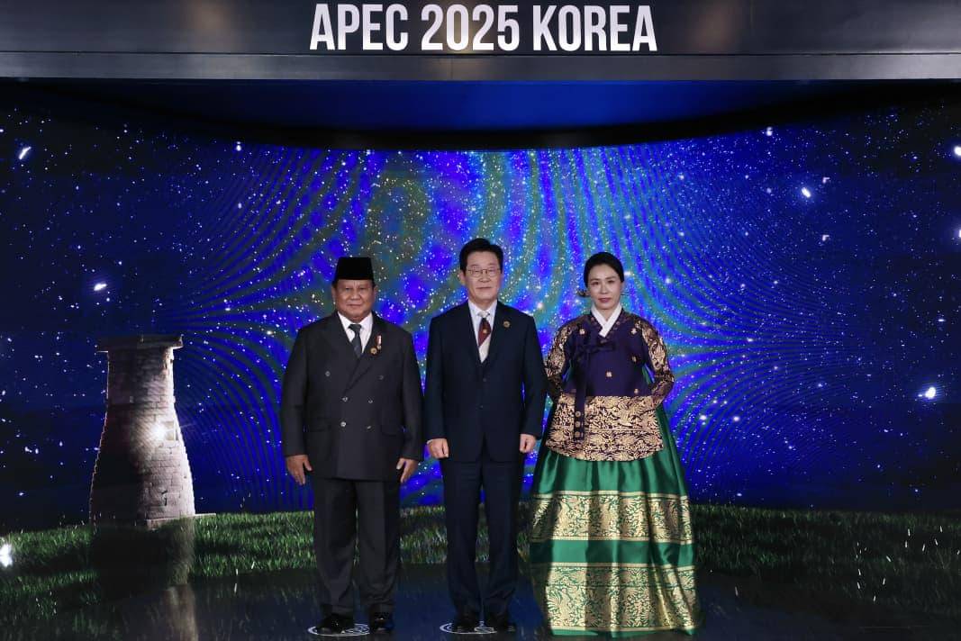 Prabowo Subianto, turut menghadiri gala dinner Konferensi Tingkat Tinggi (KTT) Kerja Sama Ekonomi Asia Pasifik (APEC) 2025 (dok. Sekretariat Presiden)