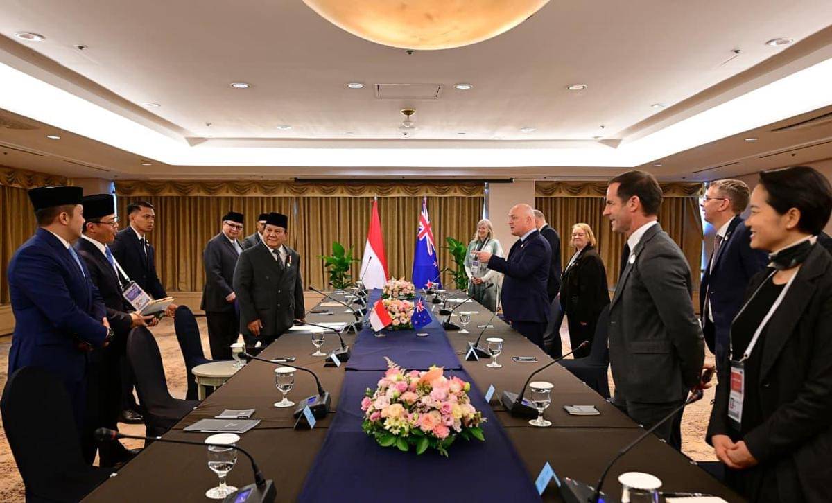 Presiden Prabowo Subianto melakukan pertemuan bilateral dengan Perdana Menteri (PM) Selandia Baru, Christopher Luxon (dok. Sekretariat Presiden)