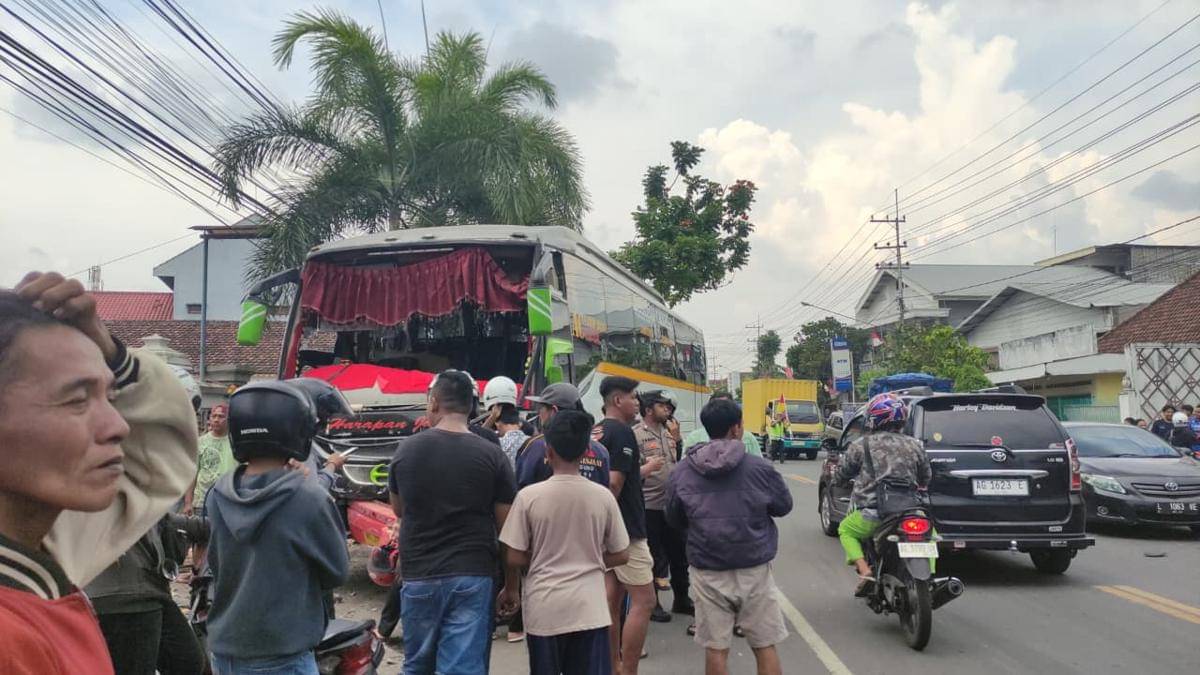 Bus Harapan Jaya yang terlibat kecelakaan di Tulungagung.IDN Times/istimewa