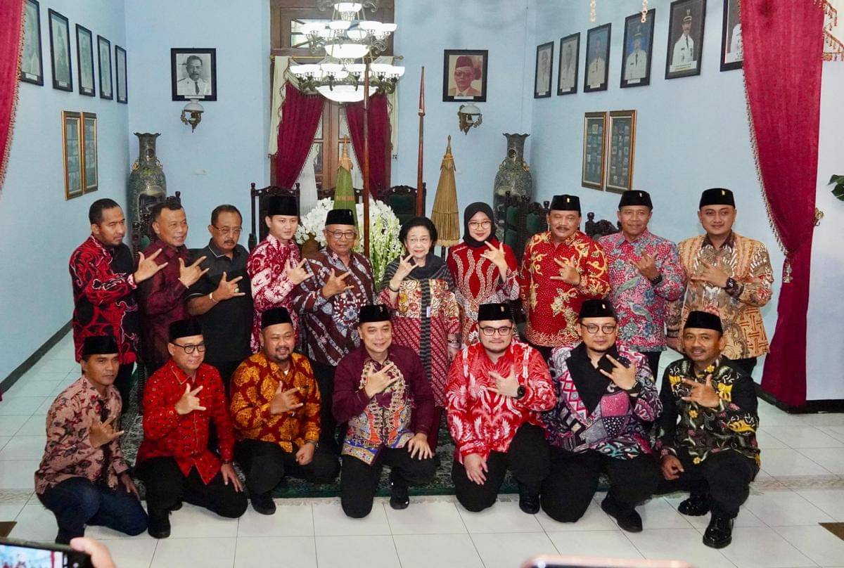 Ketua Umum PDIP Megawati bersama Kepala Daerah di Jawa Timur. IDN Times/istimewa