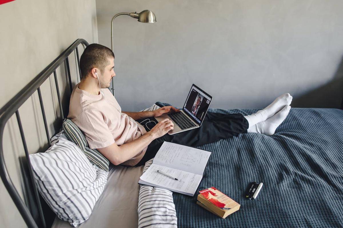 bekerja dari kos-kosan