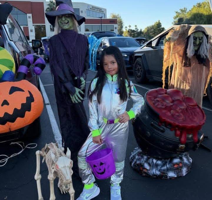perayaan Halloween Amaira, anak Farah Quinn dan teman di USA