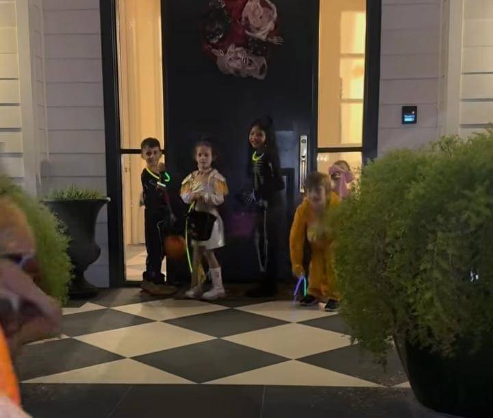 perayaan Halloween Amaira, anak Farah Quinn dan teman di USA
