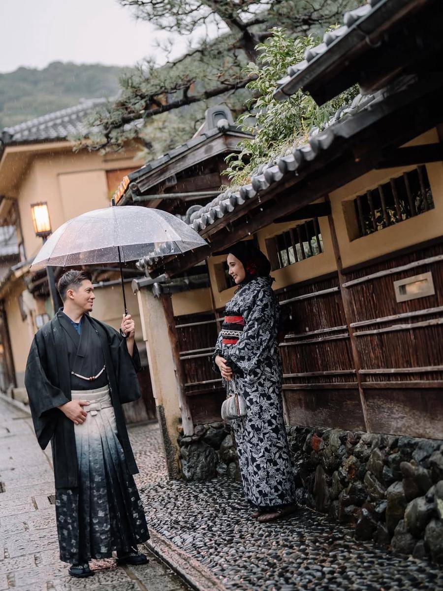 foto maternity Zaskia Sungkar Berbusana Kimono