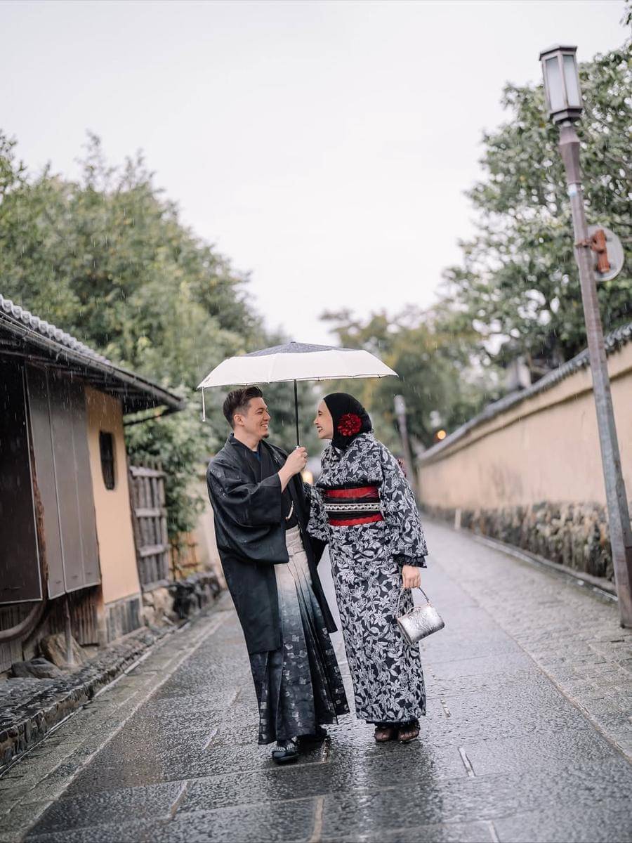 foto maternity Zaskia Sungkar Berbusana Kimono