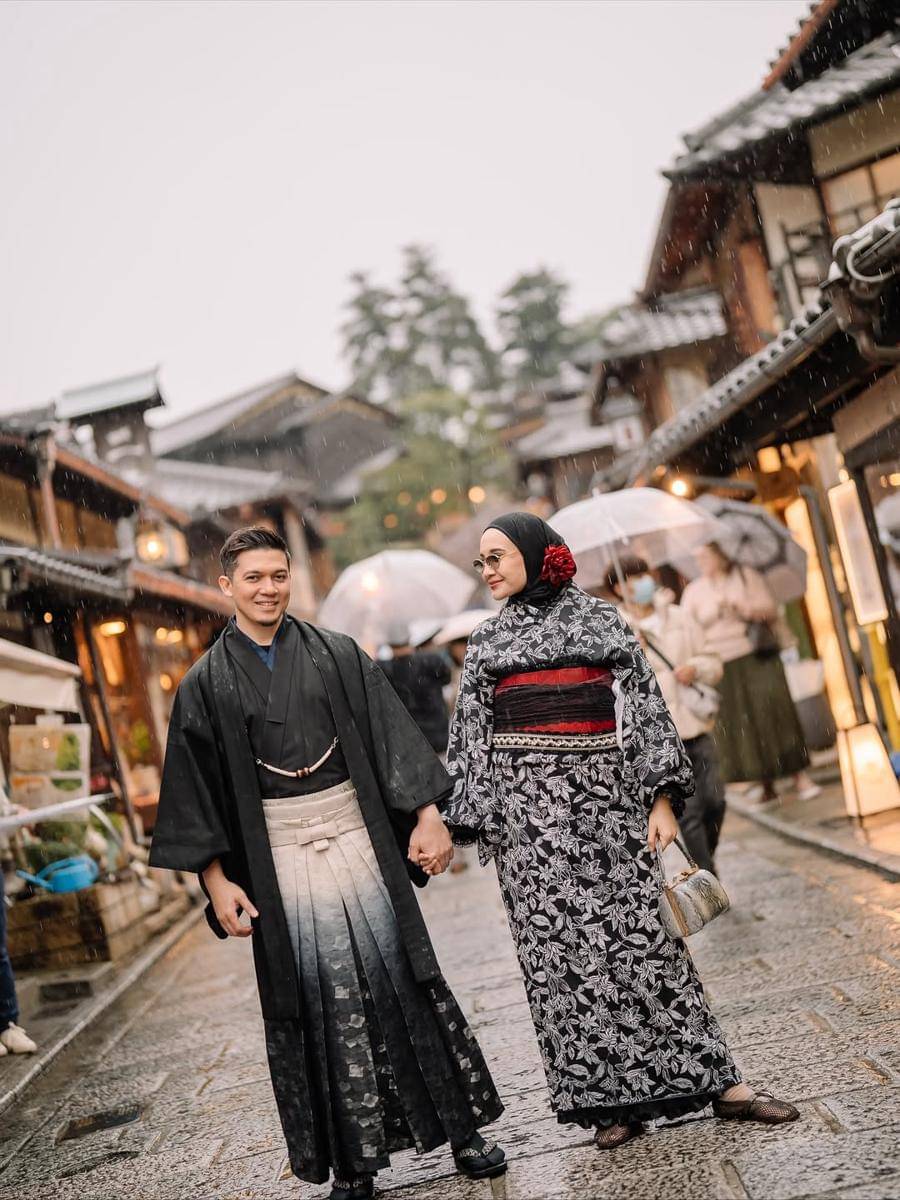 foto maternity Zaskia Sungkar Berbusana Kimono