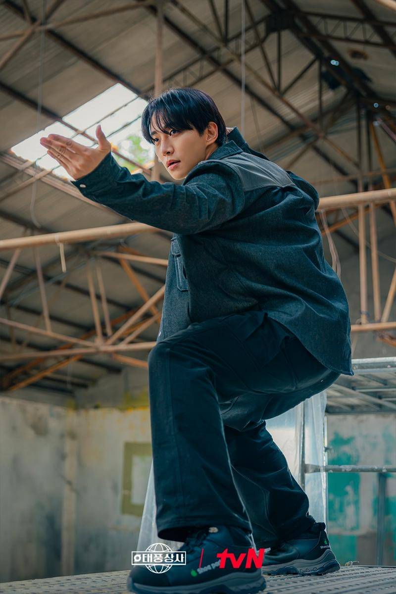 Lee Junho di Typhoon Family