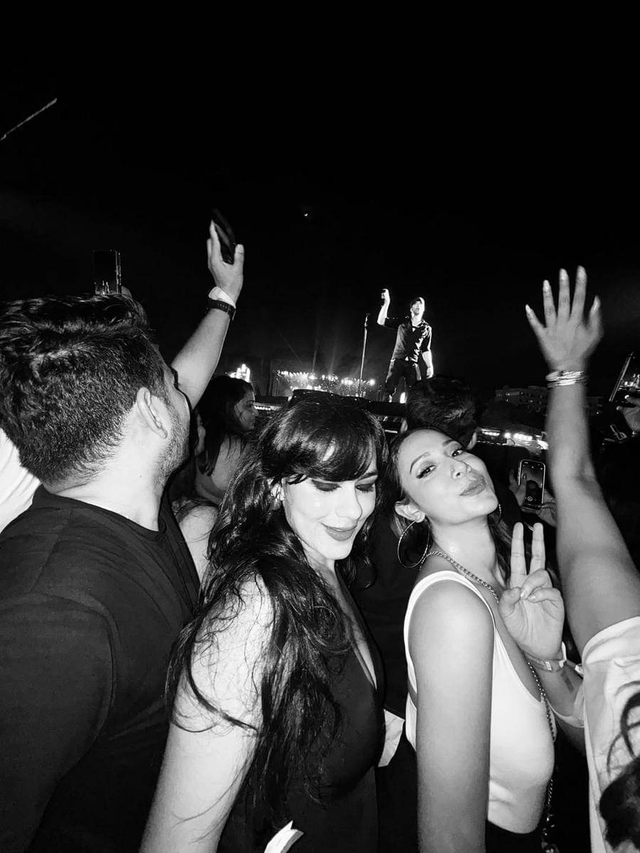 Madhurima Roy dan sahabat