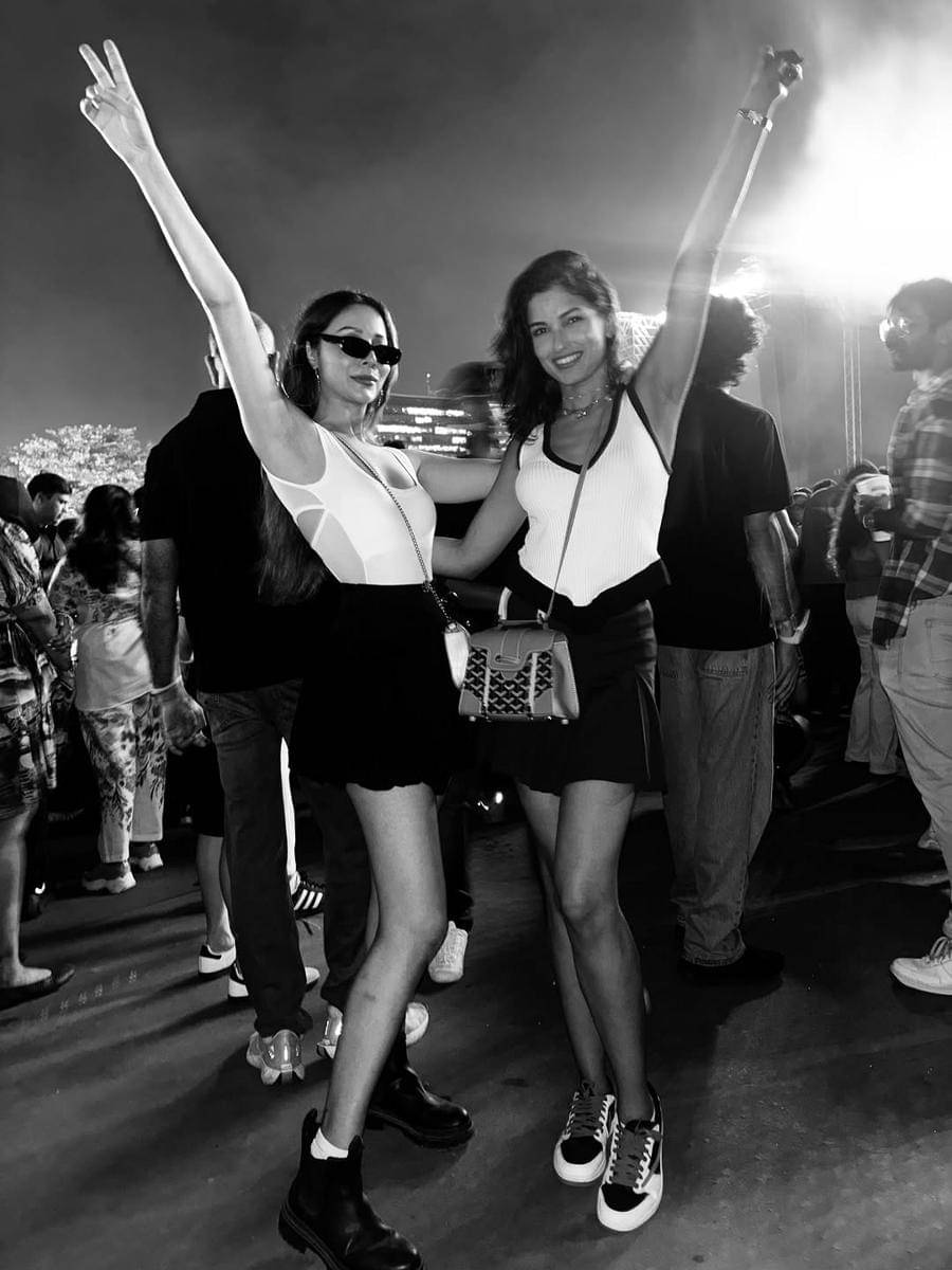 Madhurima Roy dan sahabat