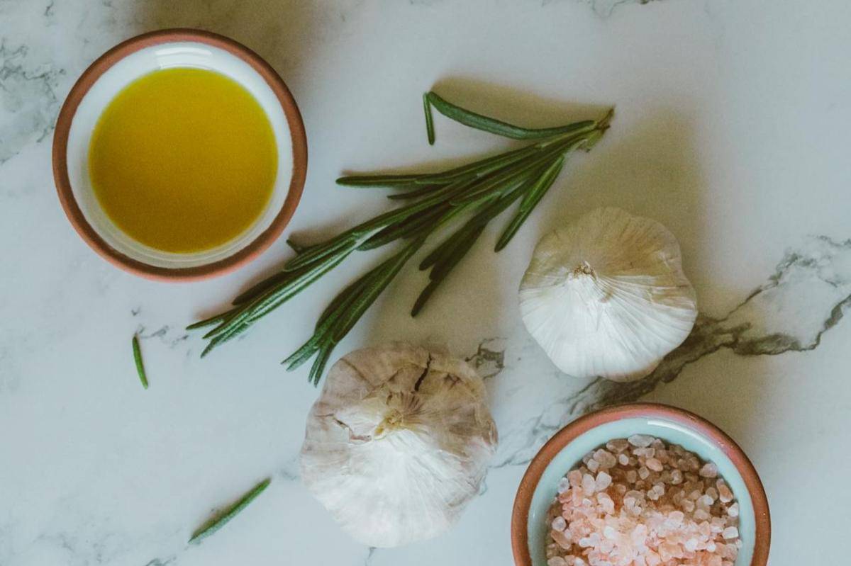 ilustrasi minyak rosemary 