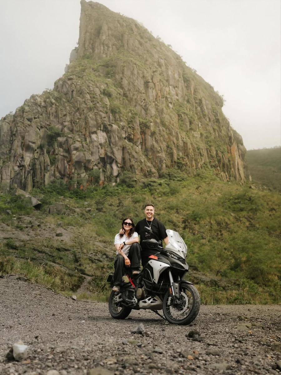 Sissy Prescillia motoran bareng suami ke Mojokerto