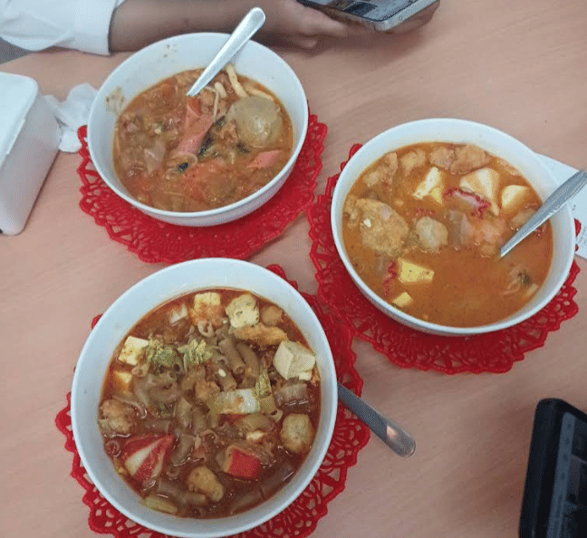 Pilihan menu seblak pedas dan gurih di Mamah Acim