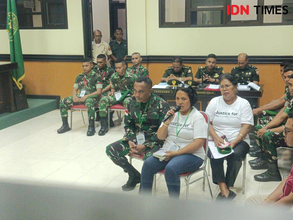 Keluarga Prada Lucky di persidangan