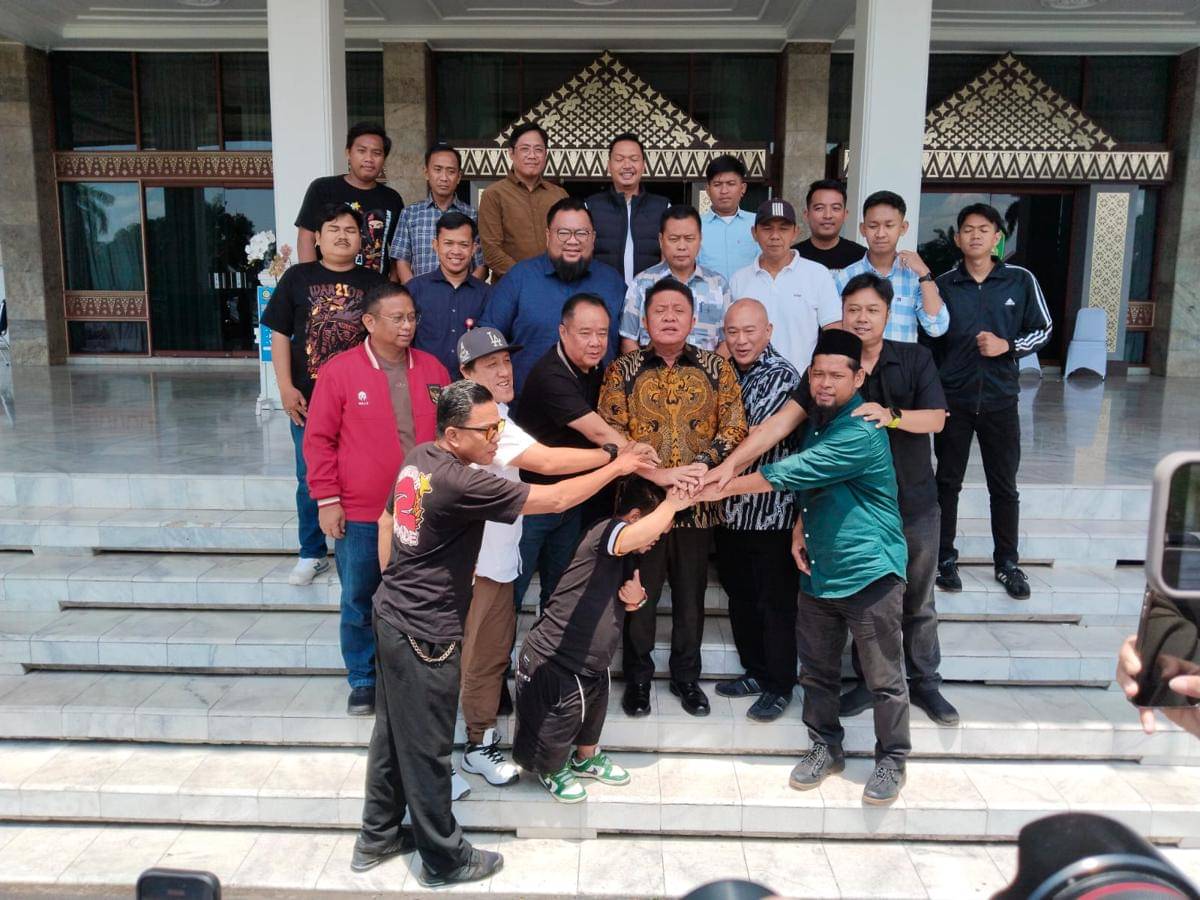 Pertemuan Gubernur Sumsel Herman Deru dengan jajaran manajemen SFC dan suporter di Griya Agung Palembang (MO SFC)