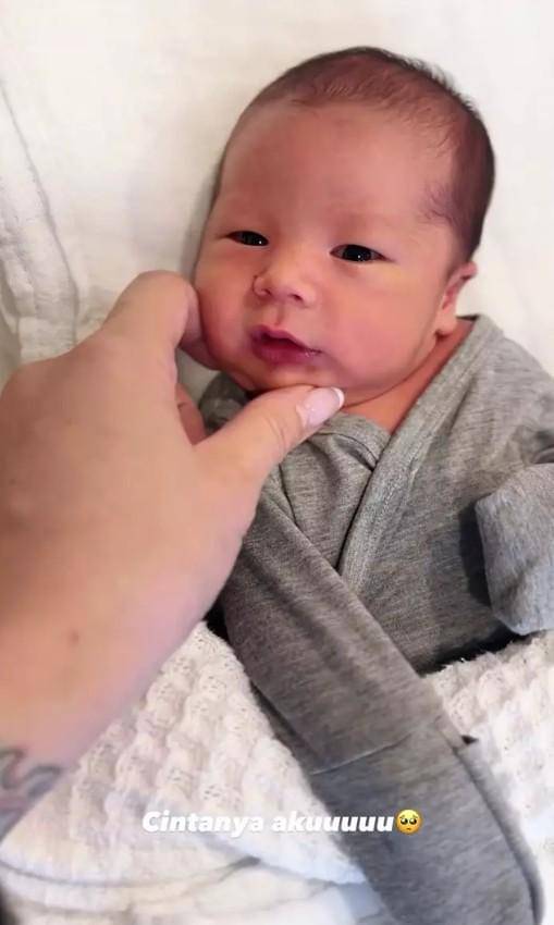 Aline Adita Melahirkan Anak Pertama (instagram.com/aline_adita)