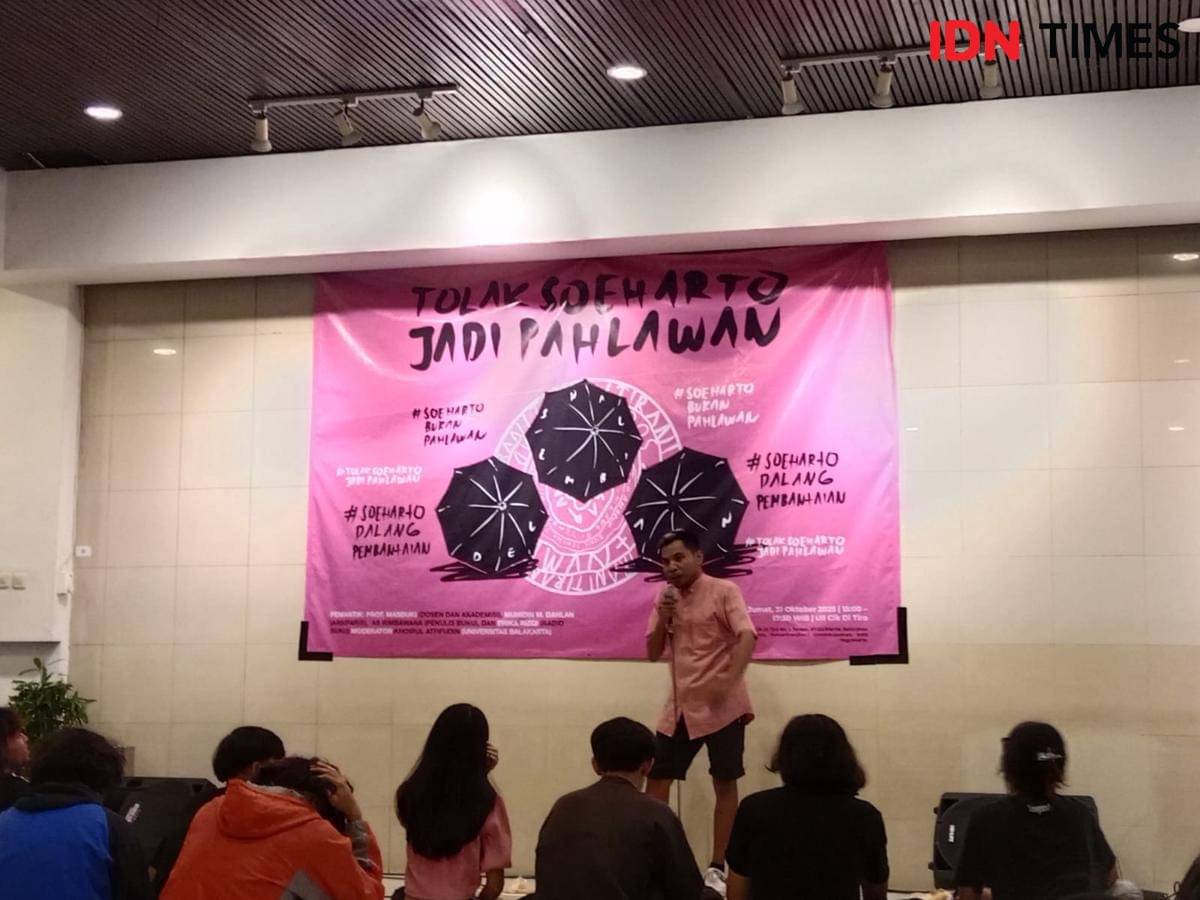 Acara bedah Buku 'Mereka Hilang Tak Kembali: Sejarah Kekerasan Orde Baru 1966-1998' diselenggarakan di Gedung Universitas Islam Indonesia (UII) Cik Di Tiro, Kota Yogyakarta, Jumat (31/10/2025) malam