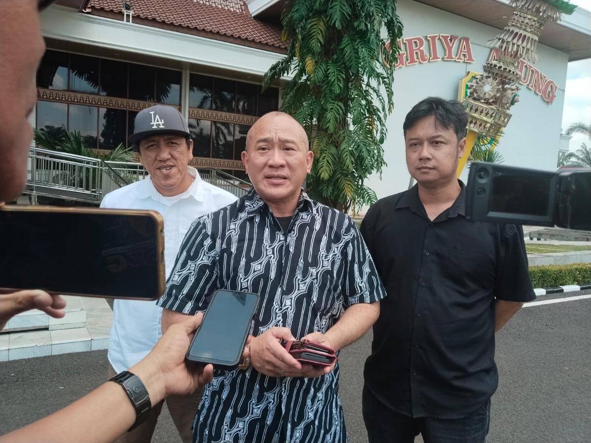 Pertemuan Gubernur Sumsel Herman Deru dengan jajaran manajemen SFC dan suporter di Griya Agung Palembang (MO SFC)