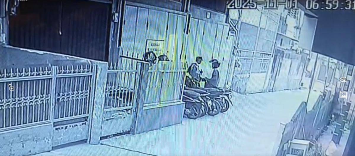 Aksi pencurian di lingkungan sekolah yang terjadi di Palembang (Dok: CCTV Sekolah)