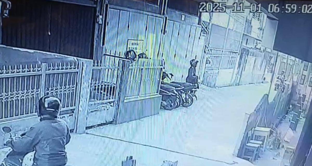 Aksi pencurian di lingkungan sekolah yang terjadi di Palembang (Dok: CCTV Sekolah)