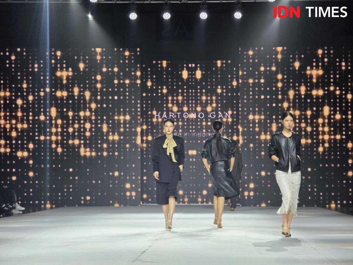 Koleksi karya Hartono Gan di Busan Fashion Week 2025. 30 Oktober 2025. (IDN Times/M. Tarmizi Murdianto)
