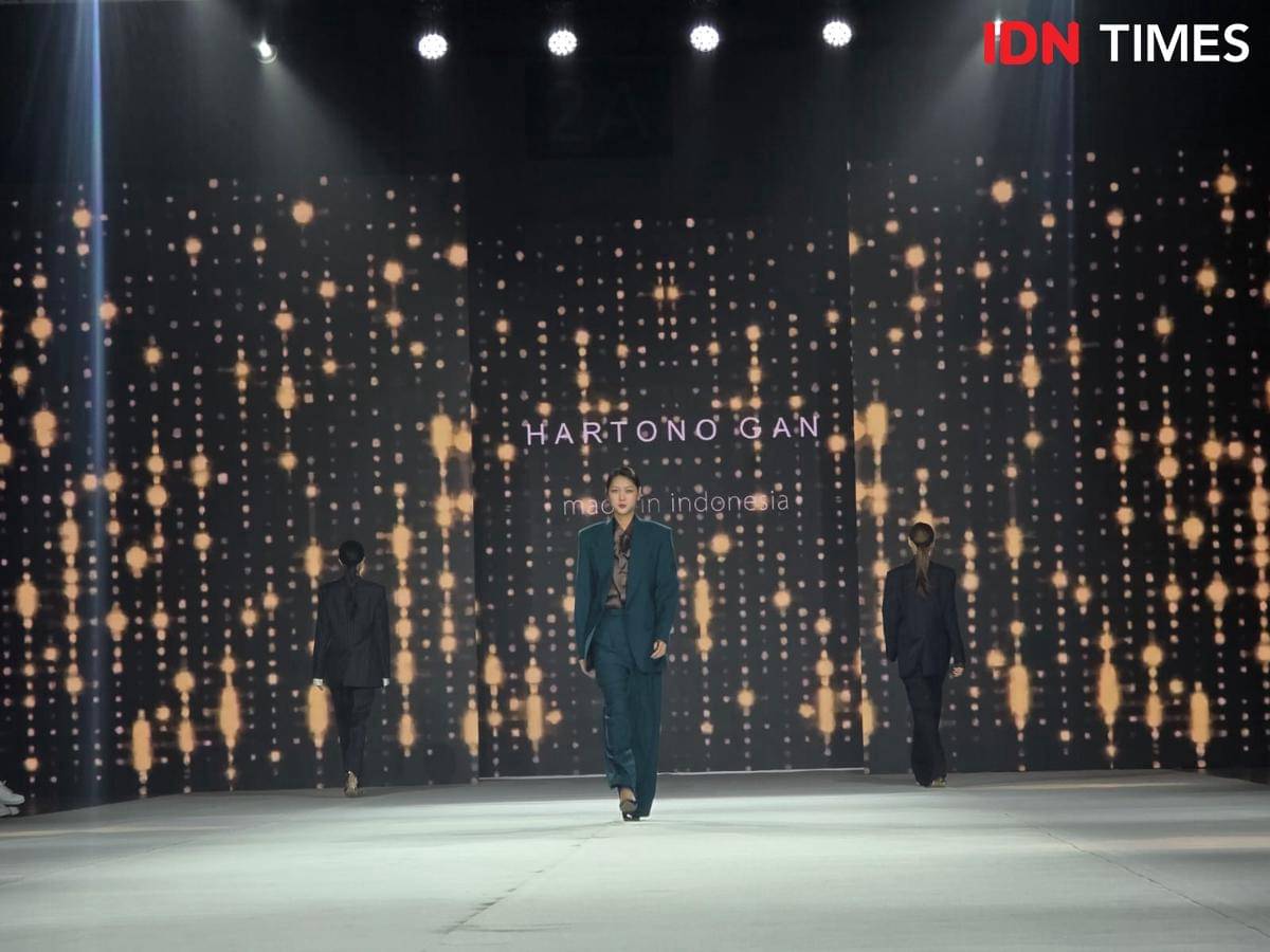 Koleksi karya Hartono Gan di Busan Fashion Week 2025. 30 Oktober 2025. (IDN Times/M. Tarmizi Murdianto)