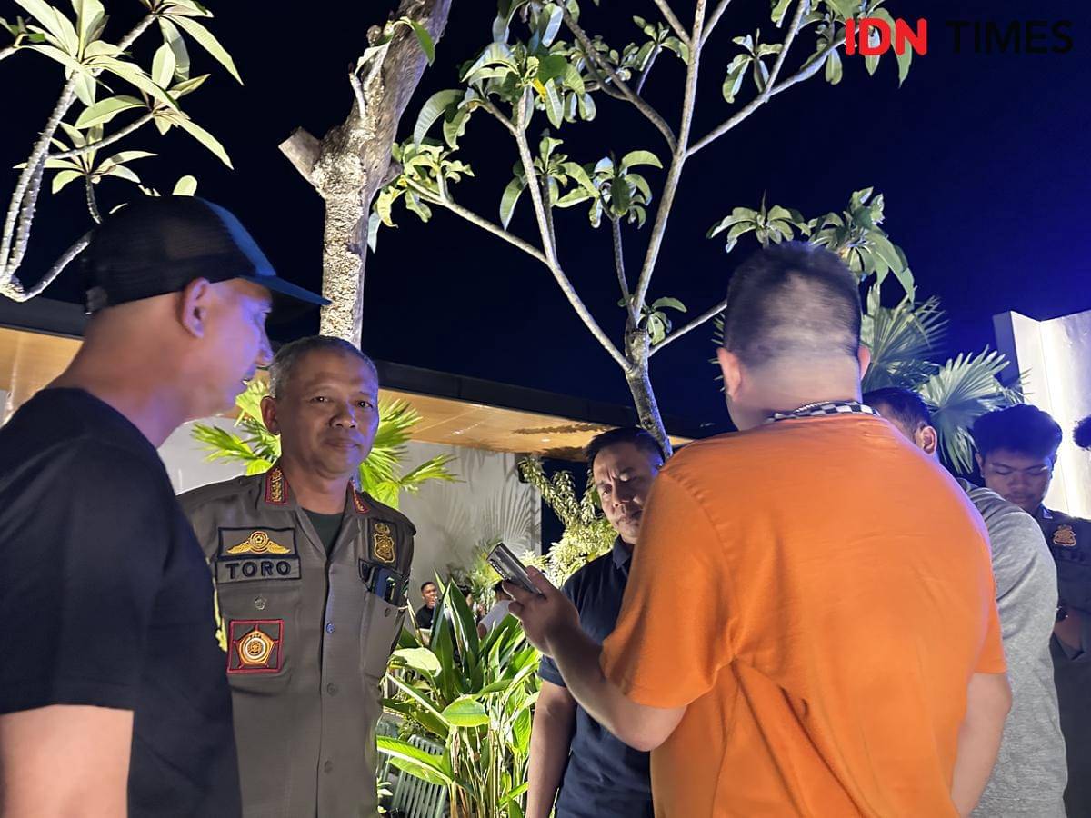 Satpol PP Pontianak tertibkan kafe yang setel musik keras.