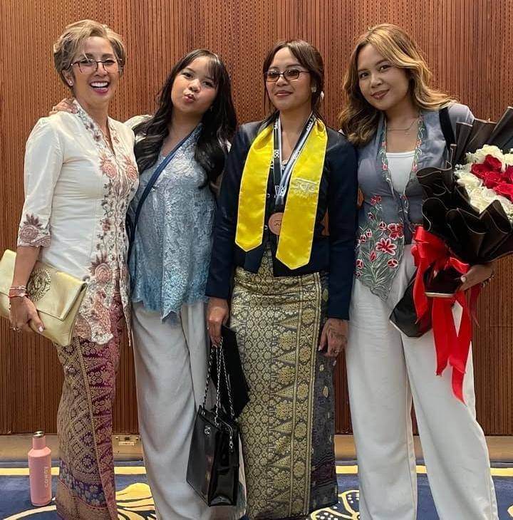 potret Audra Lasso, putri Ari Lasso wisuda S-1