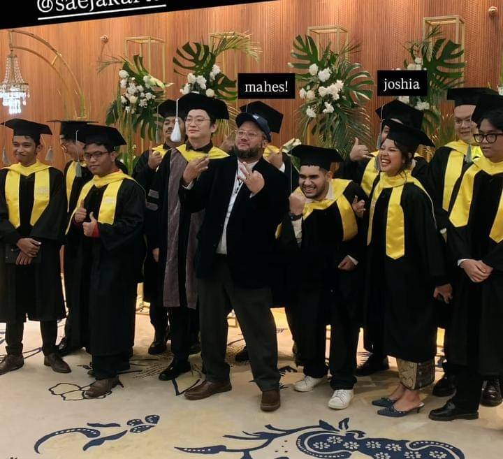 potret Audra Lasso, putri Ari Lasso wisuda S-1