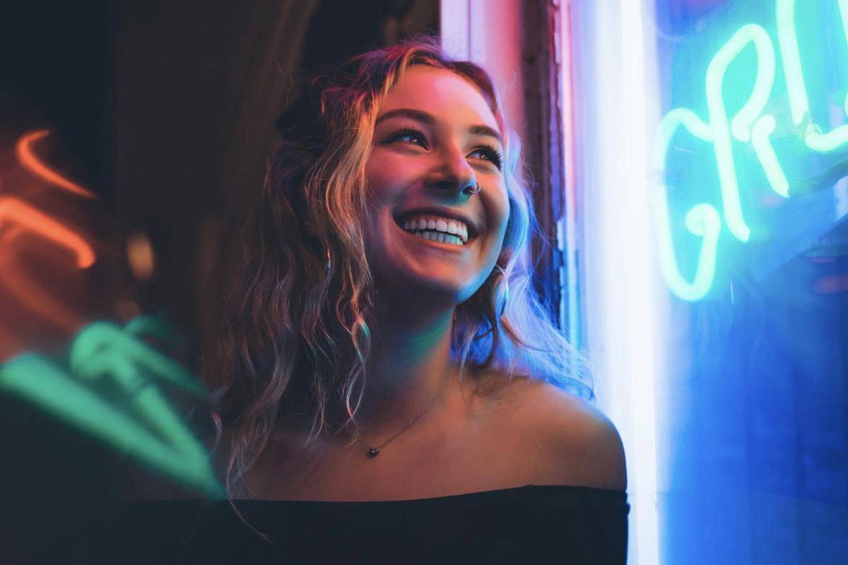 ilustrasi orang bahagia