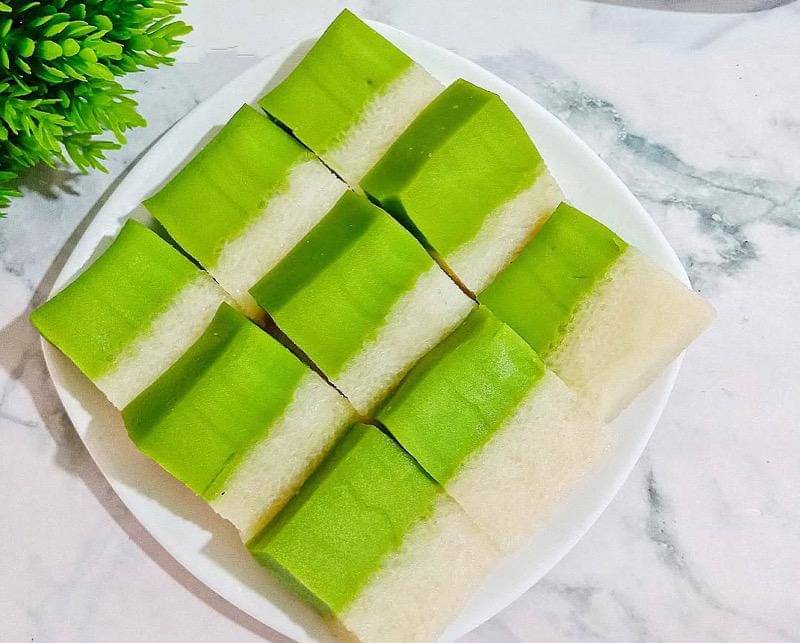 kue talam pandan yang sudah matang