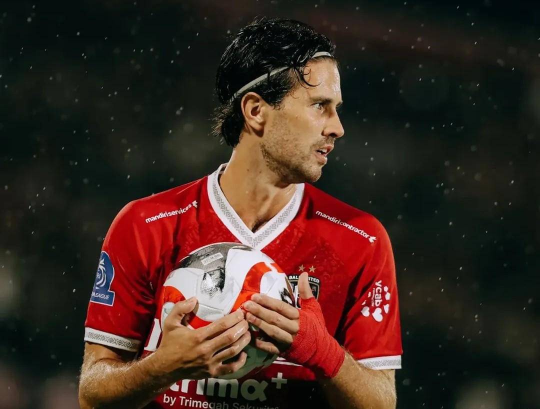 Jordy Bruijn saaat menghadapi Persib Badung.