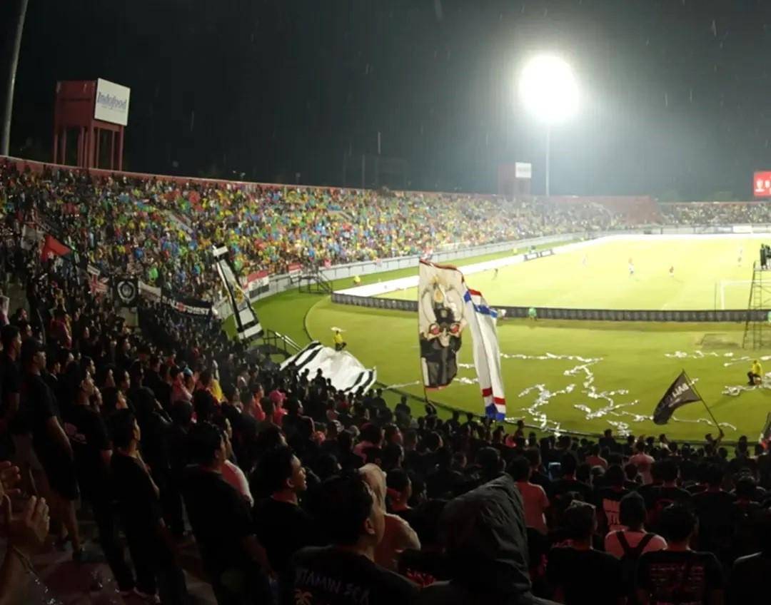 Suasana di Stadion Kapten I Wayan Dipta saat Bali United menjamu Persib Bandung. 