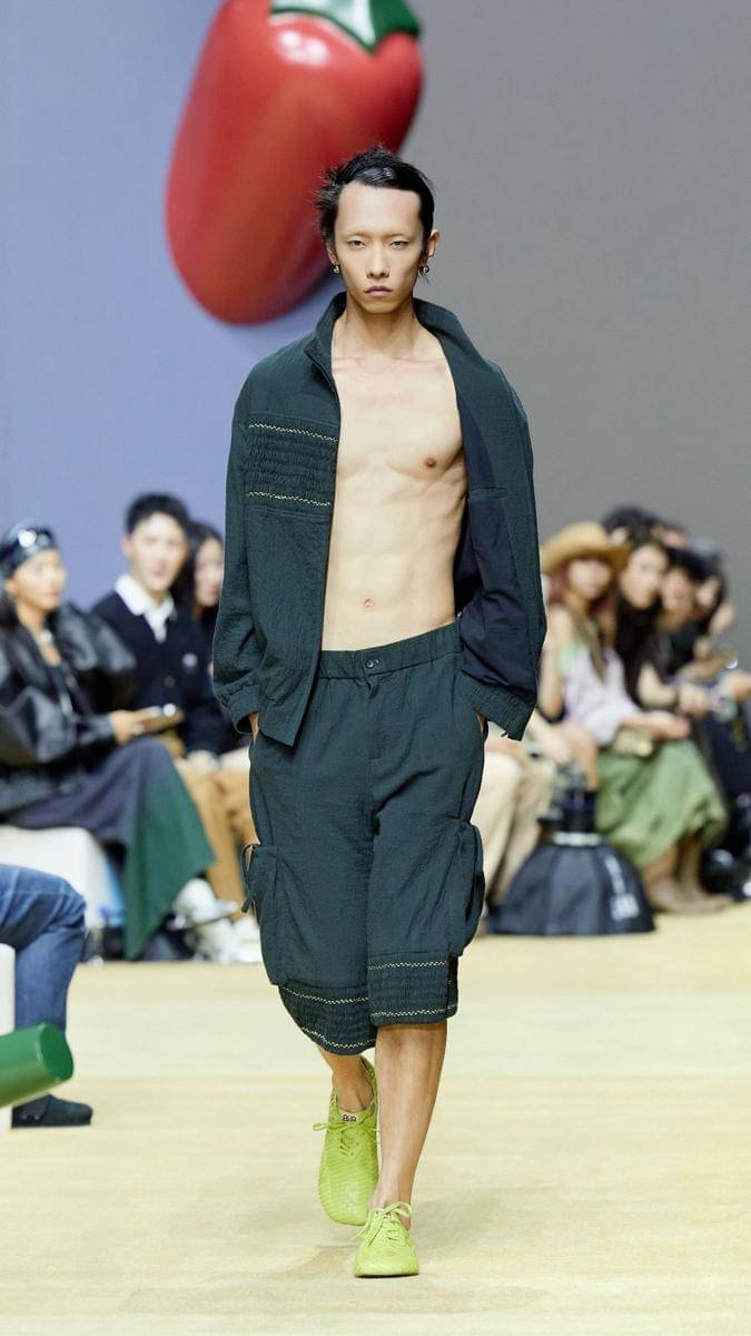 Koleksi 8on8 SS26 di Shanghai Fashion Week