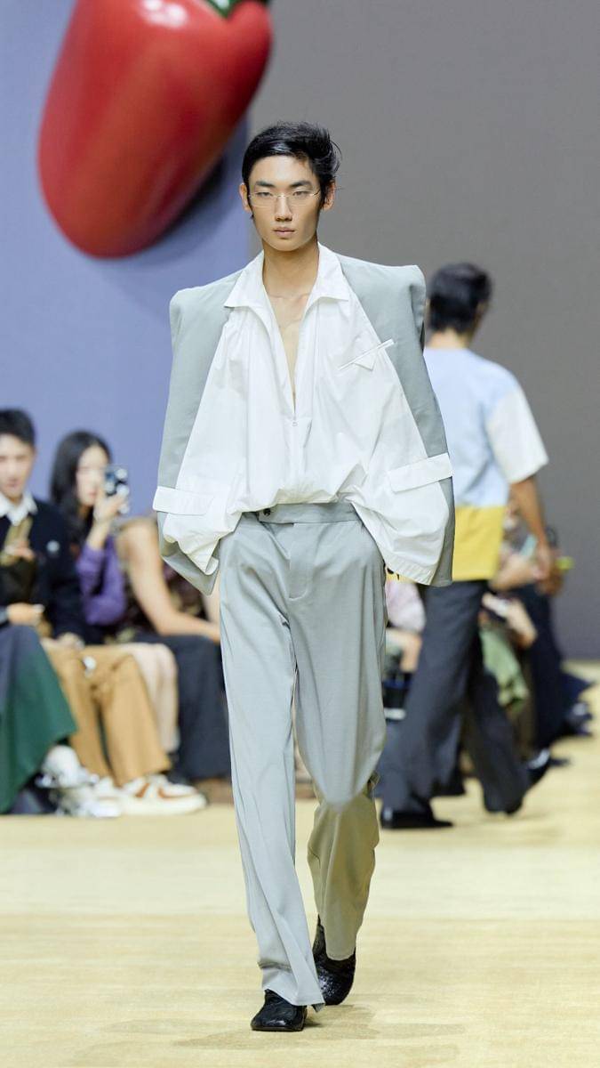 Koleksi 8on8 SS26 di Shanghai Fashion Week